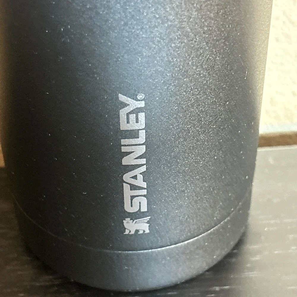 Stanley IceFlow AeroLight Vacuum Water Bottle w/ Fast Flow Lid [36 oz.] [Black] - Picture 6 of 12